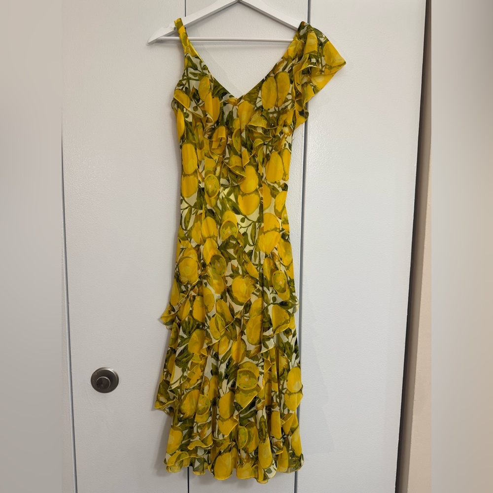 Signature by Robbie Bee Size 6 Lemon Dress